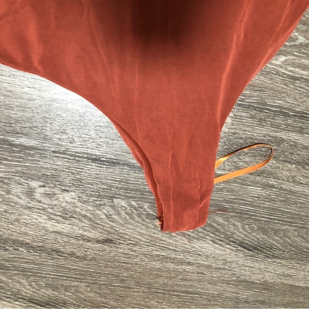 Green Envelope Rust One-Shoulder Velvet Tank - Picture 2 of 3